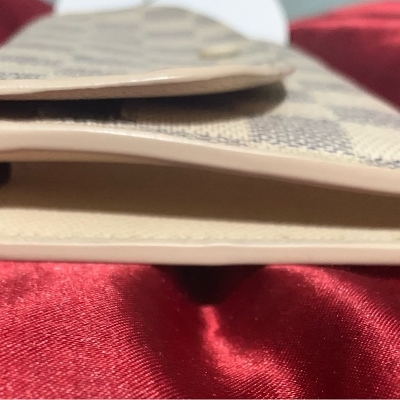 Luis Vuitton Damier Azur Emilie Wallet - Picture 6 of 10
